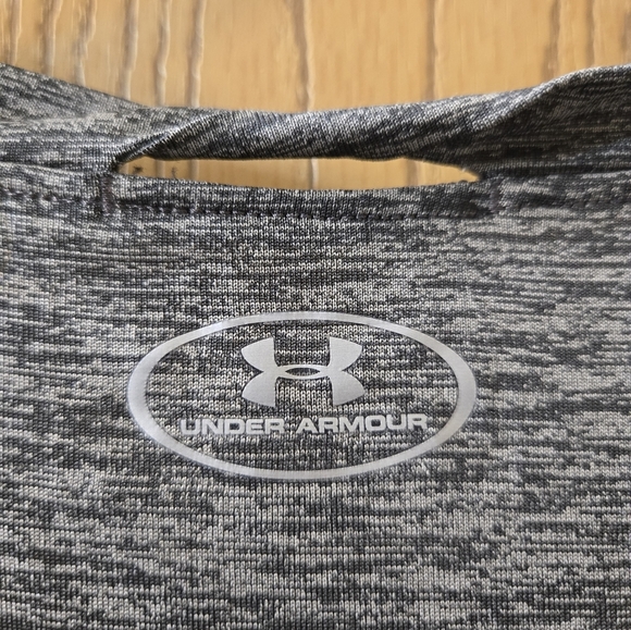 NWOT Under Armour Heathered Black/Grey Tee sz S - Picture 6 of 6